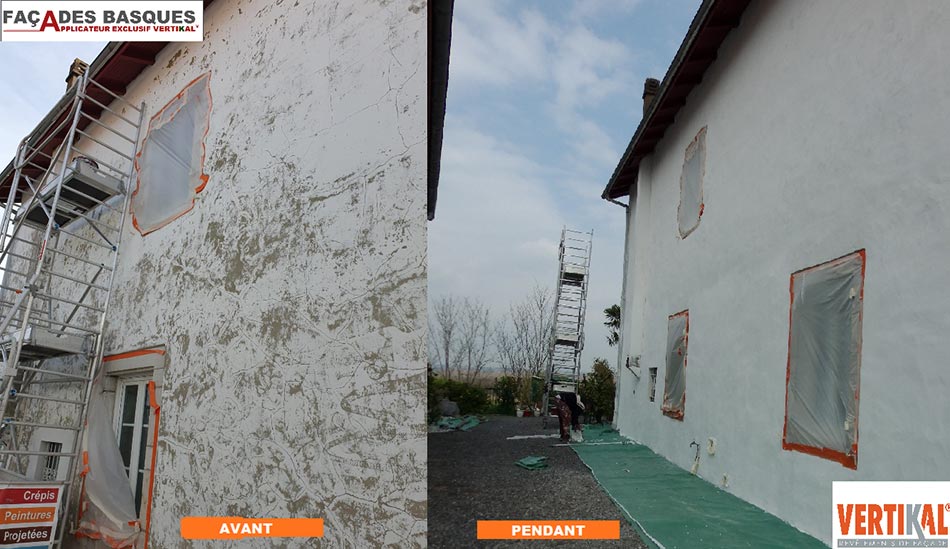 Ravalement de façade d'une maison de bourg à Guiche, Pays Basque - Avant et pendant le chantier